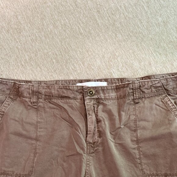 Size 20 Old Navy Low-Rise Worn-Look Capris - Brown - Picture 3 of 4